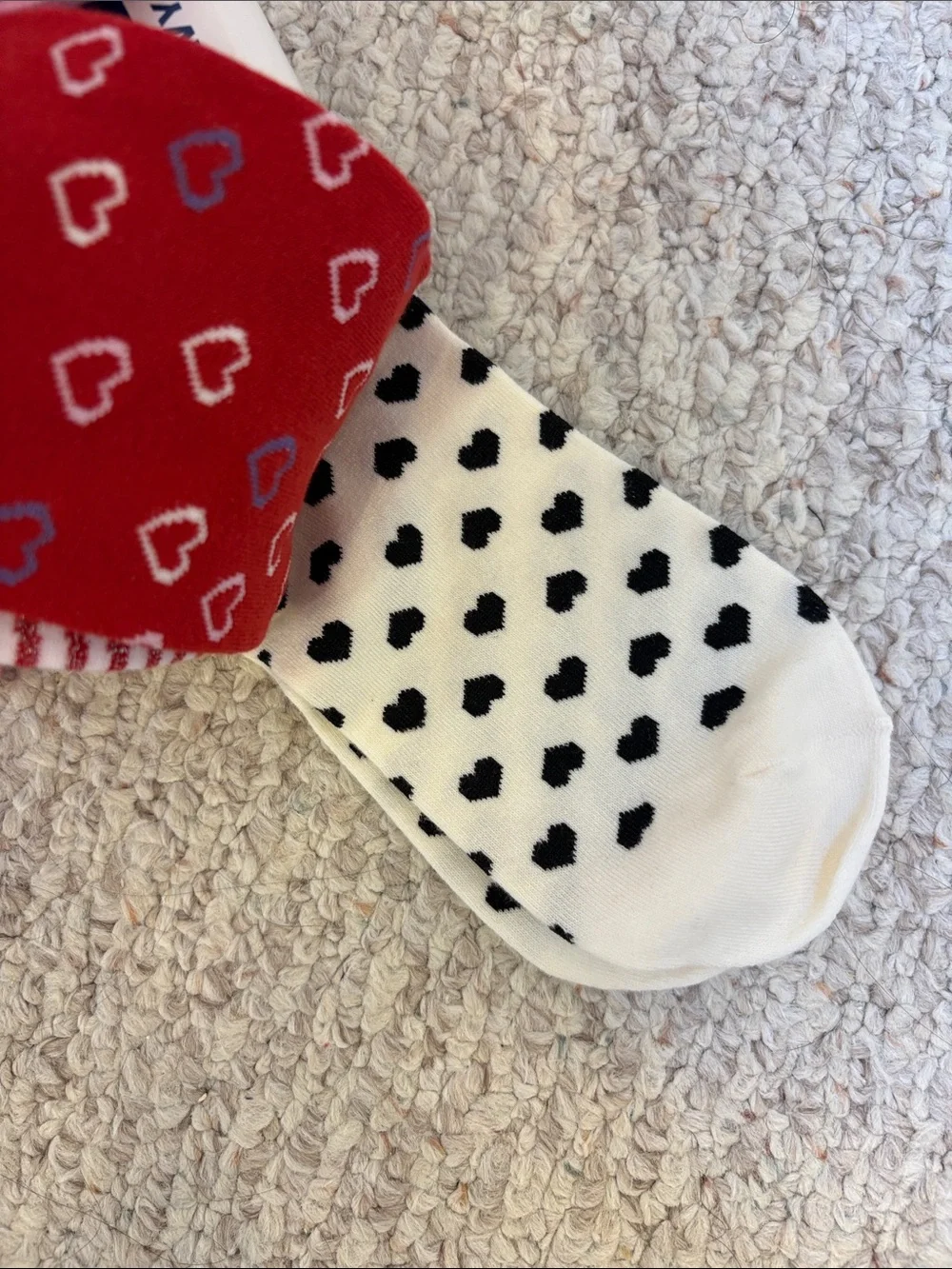 NWT Old Navy 6 pack quarter crew socks with red pink heart valentine motif
